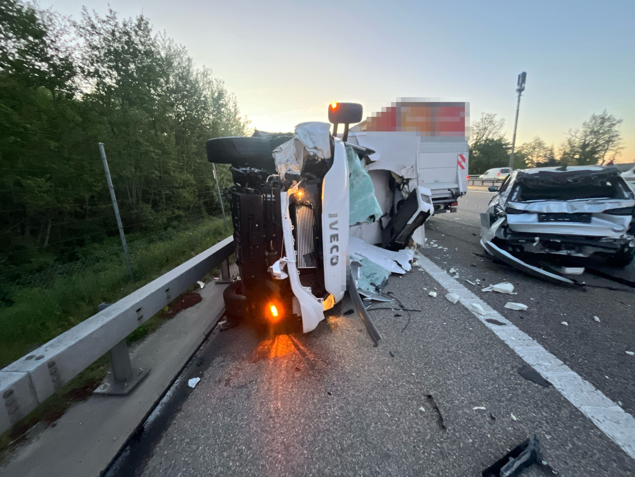 Gunzgen SO: Lieferwagenlenker stirbt bei Horrorcrash auf A1 – sechs ...